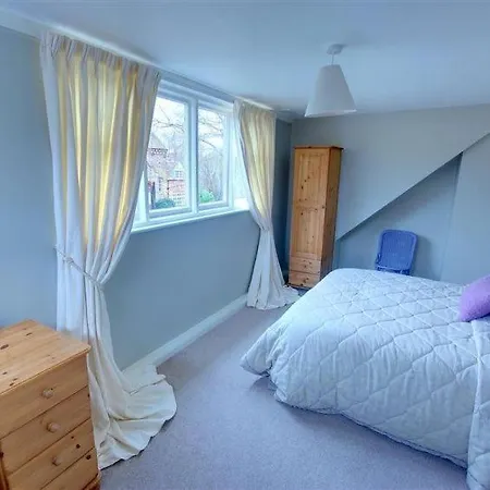 Scalby Sleeps 8 Wifi Holiday home *
